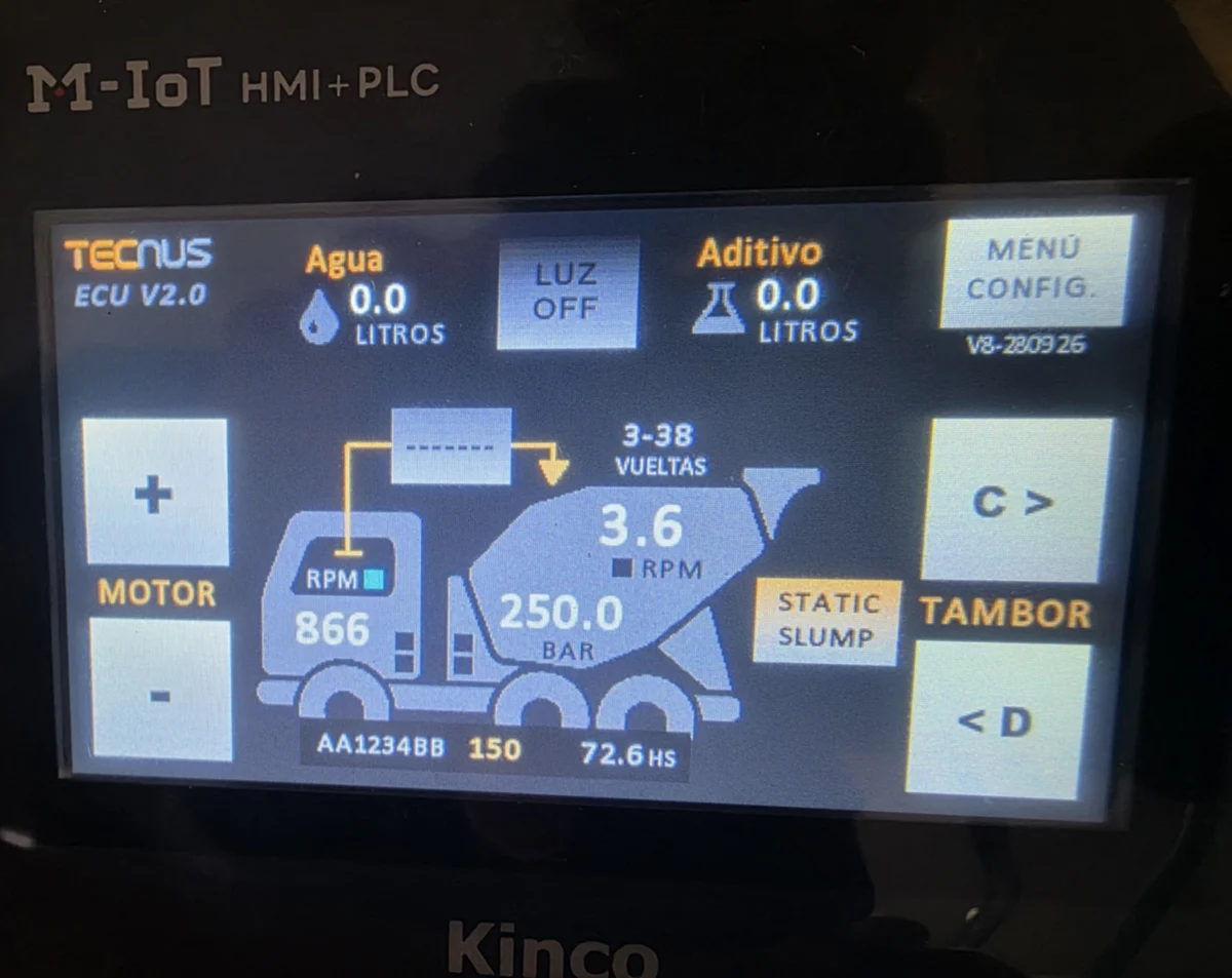 Pantalla HMI del mixer Sophotec: RPM de motor y tambor, presión, agua y aditivo